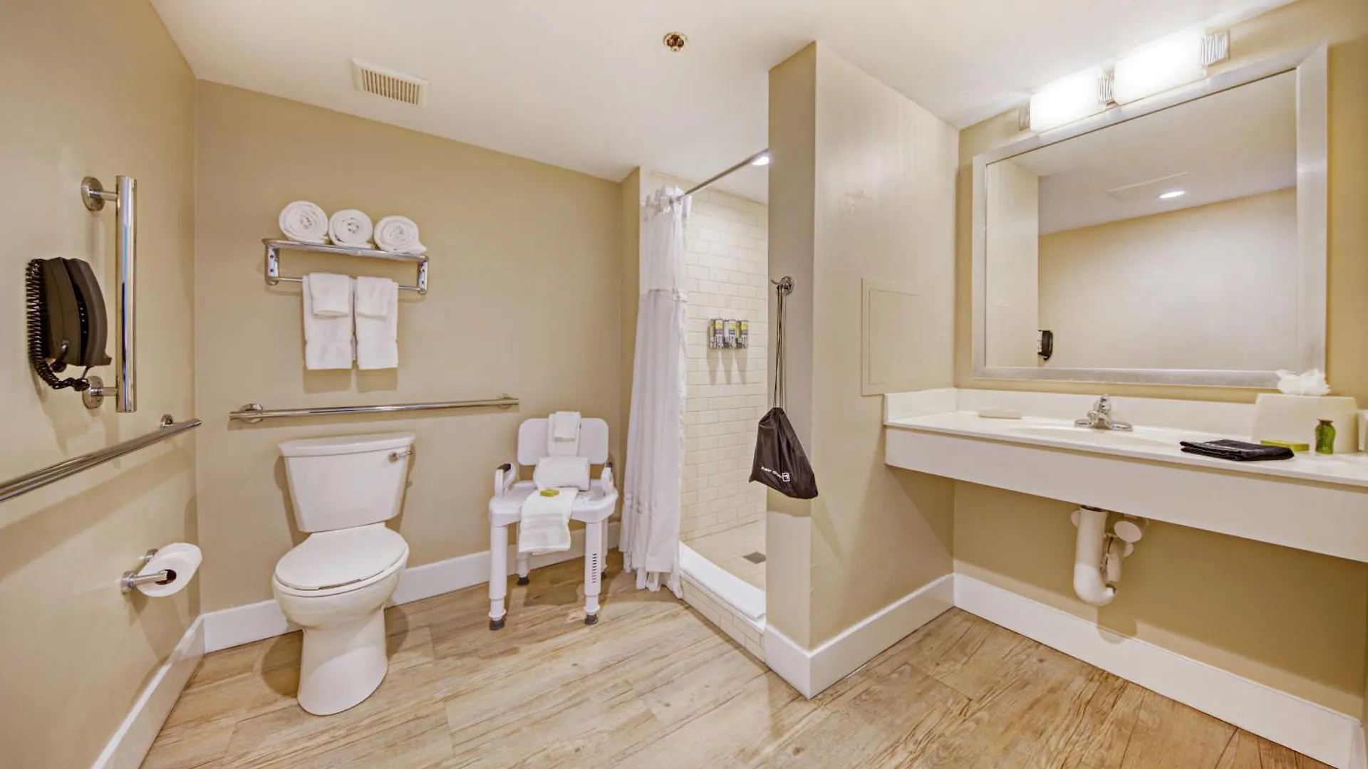 Commander Hotel&Suites Ocean Stadt 3*,